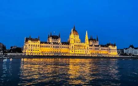 Budapeszt: Rejs po mieście z drinkiem powitalnym
