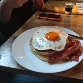 Budapeszt: Boozy Bottomless Brunch z napojami i jedzeniem
