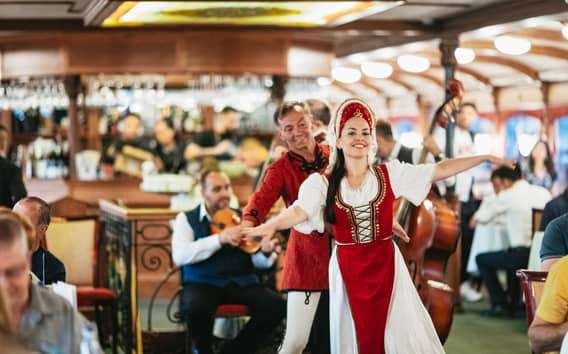 Budapeszt: Rejs z muzyką na żywo i pokazem tańca ludowego