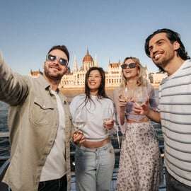Budapeszt: Pływający rejs Lotus Cruise z nieograniczoną ilością drinków