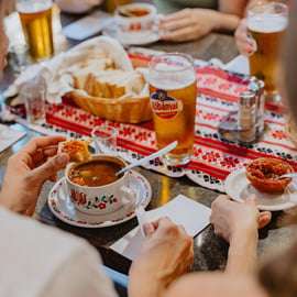 Budapeszt: Wycieczka kulinarna z degustacją wina przez Foodapest 2024