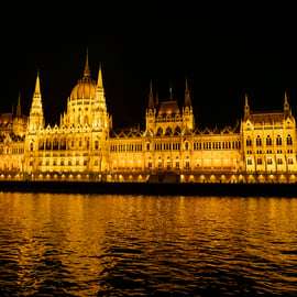 Budapeszt: Kolacja przy świecach i rejs po rzece z muzyką na żywo