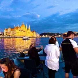 Budapeszt: nocny rejs z drinkami bez limitu i widokami