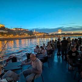 Budapeszt: Nocny rejs z miejscami na dachu i własnym alkoholem