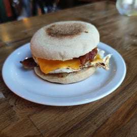 Budapeszt: Boozy Bottomless Brunch z napojami i jedzeniem