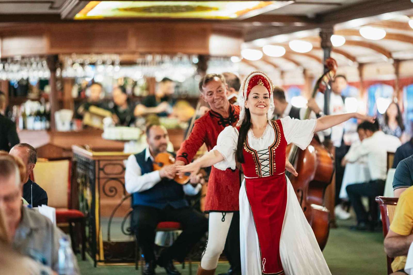 Budapeszt: Rejs z muzyką na żywo i pokazem tańca ludowego