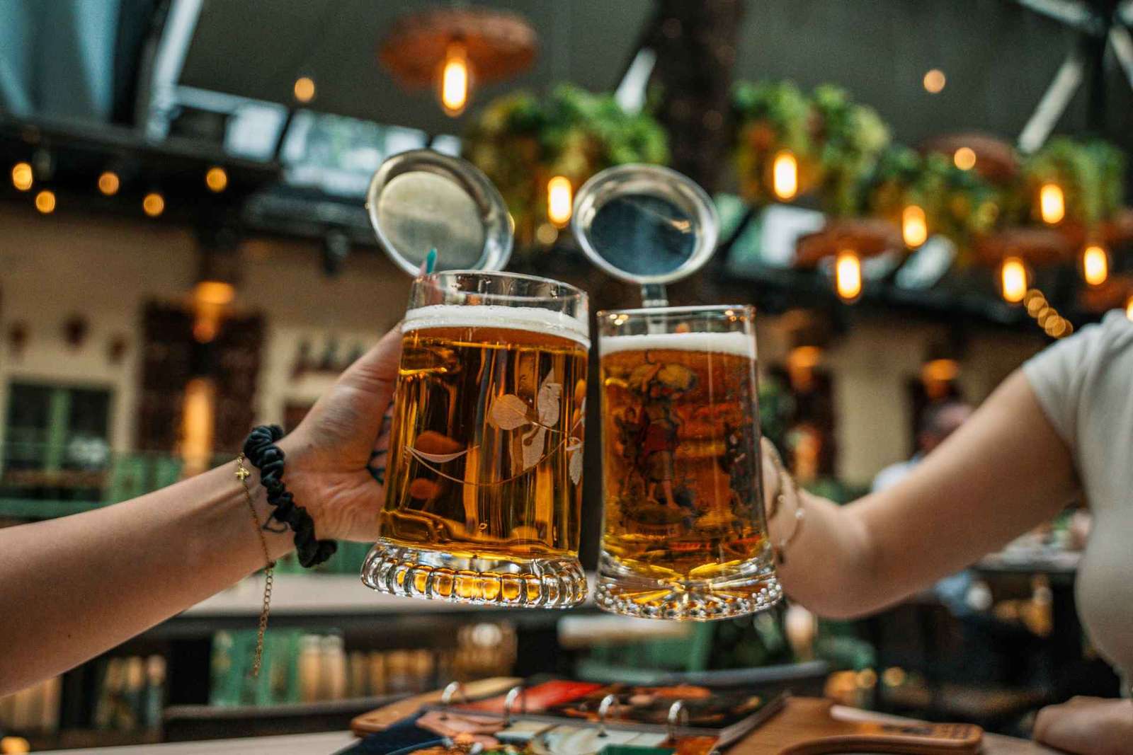 Budapeszt: BierGarten z kolacją i muzyką na żywo