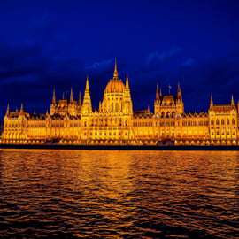 Budapeszt: Pływający rejs Lotus Cruise z nieograniczoną ilością drinków