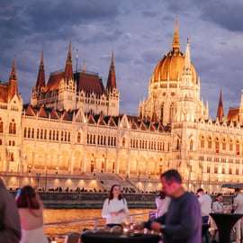 Budapeszt: Pływający rejs Lotus Cruise z nieograniczoną ilością drinków