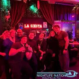 Budapeszt: nocna wycieczka po ruin barach z 6 shotami i wstępem VIP