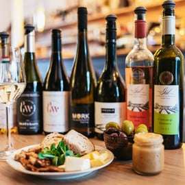 Budapeszt: Degustacja węgierskiego wina z 7 winami i tapasami