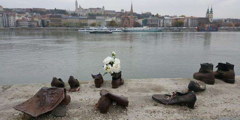 Buty nad Dunajem