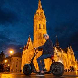 Budapeszt: Nocna wycieczka na e-hulajnodze MonsteRoller