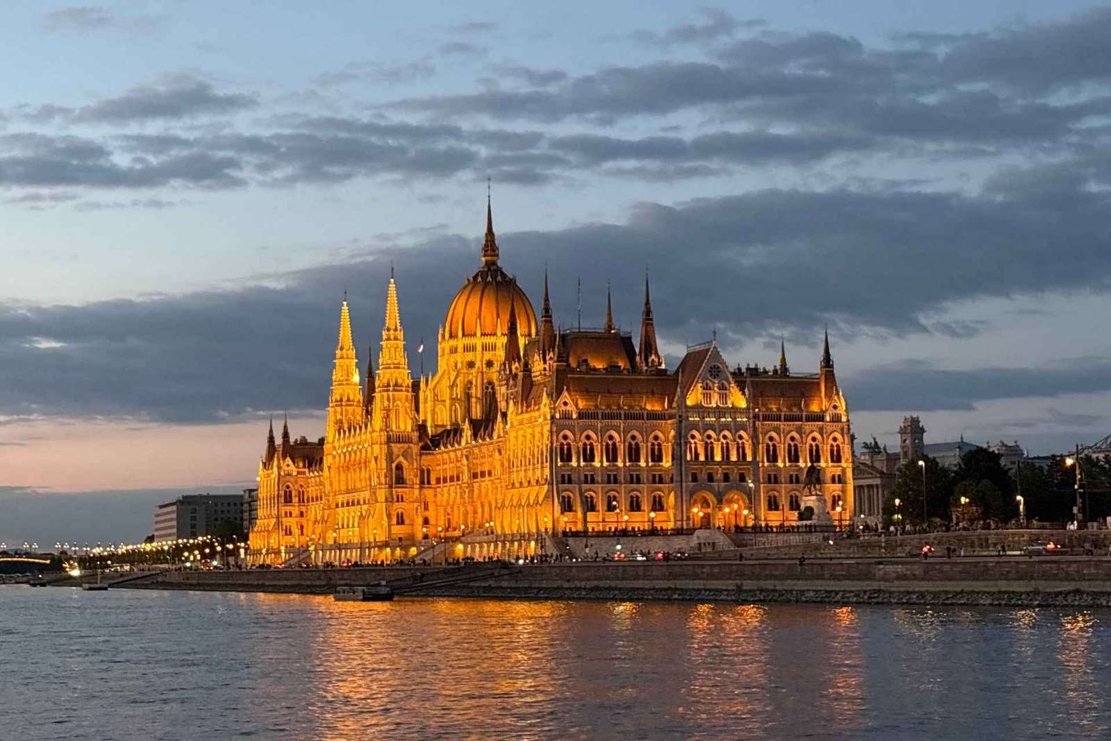 Budapeszt: nocny rejs z drinkami bez limitu i widokami