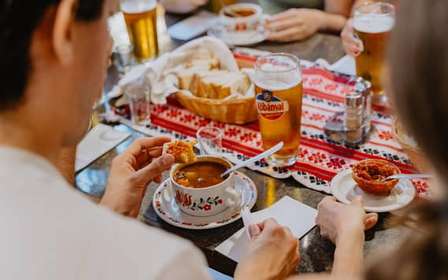 Budapeszt: Wycieczka kulinarna z degustacją wina przez Foodapest 2024