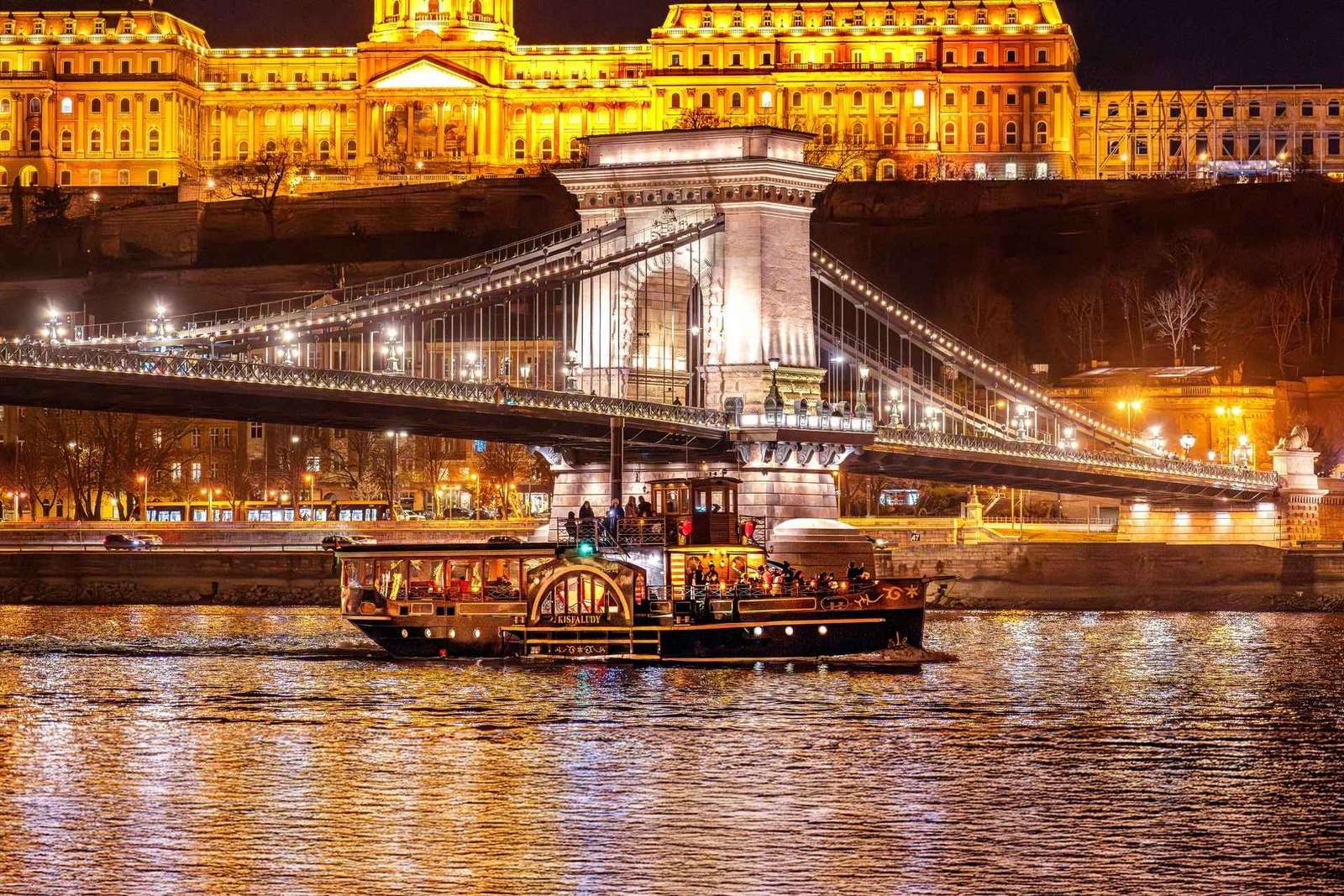 Budapeszt: historyczny rejs z drinkiem powitalnym
