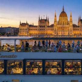 Budapeszt: Wieczorny rejs i kolacja z drinkiem powitalnym