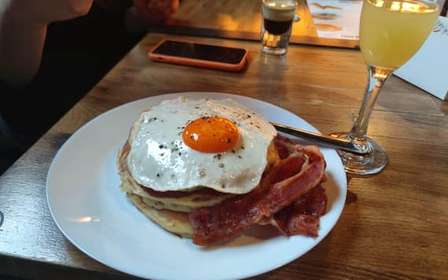 Budapeszt: Boozy Bottomless Brunch z napojami i jedzeniem