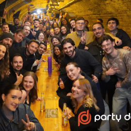 Budapeszt: Wycieczka z przewodnikiem do barów Ruin z grami i 6 shotami