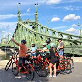 Budapeszt: historyczna wycieczka rowerowa z lokalnym przewodnikiem, trwająca 2,5 godziny
