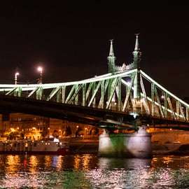 Budapeszt: Kolacja przy świecach i rejs po rzece z muzyką na żywo