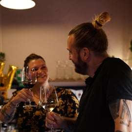 Degustacja 8 win węgierskich w przytulnej winiarni w centrum miasta