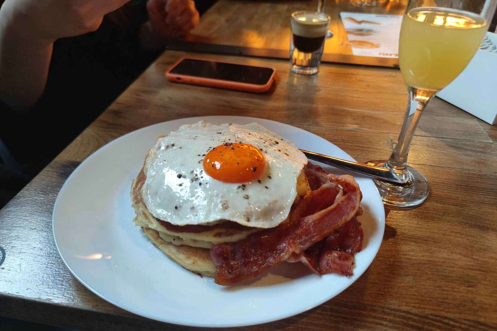 Budapeszt: Boozy Bottomless Brunch z napojami i jedzeniem