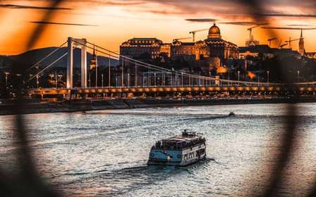 Budapeszt: Rejs po mieście z drinkiem powitalnym