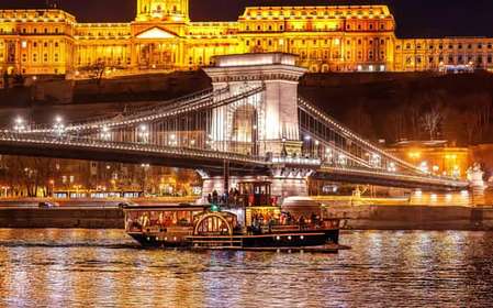 Budapeszt: historyczny rejs z drinkiem powitalnym