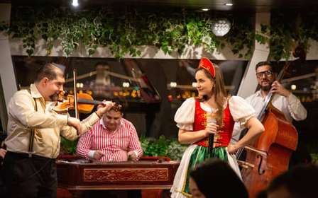 Budapeszt: Rejs kolacyjny z operetką i pokazem folklorystycznym